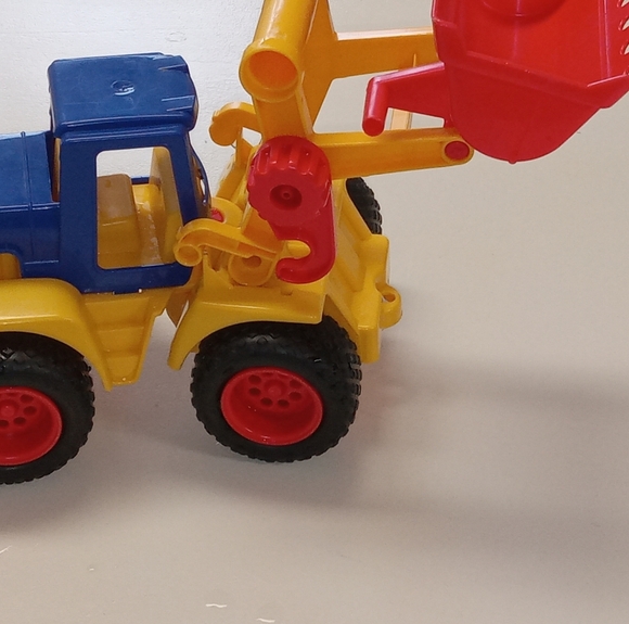 Wader Toy Dump Truck - Picture 2 of 5